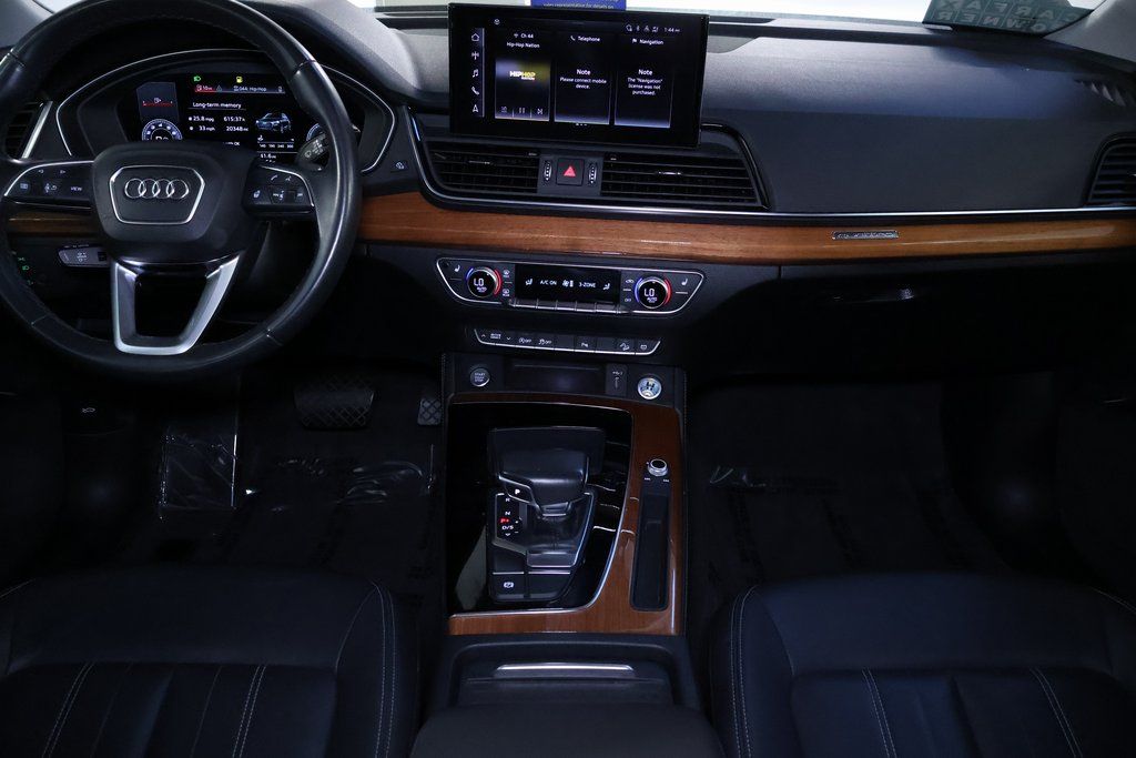Vehicle image 14 of 43