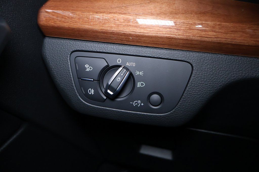 Vehicle image 34 of 43