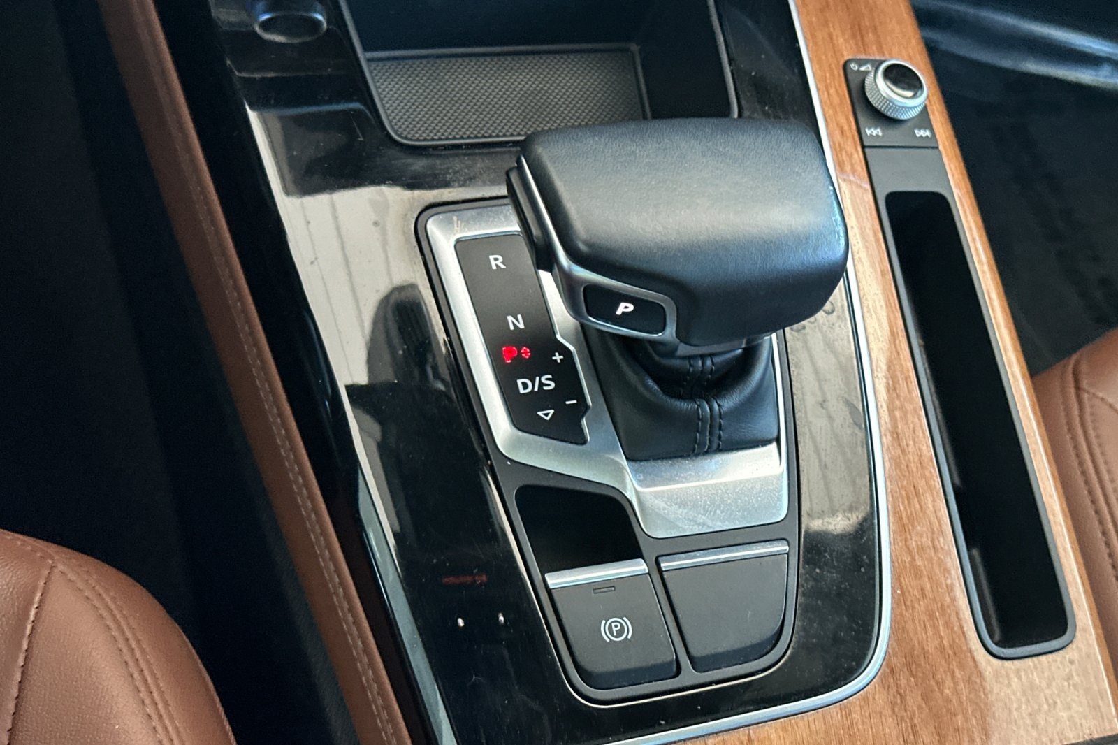 Vehicle image 24 of 35