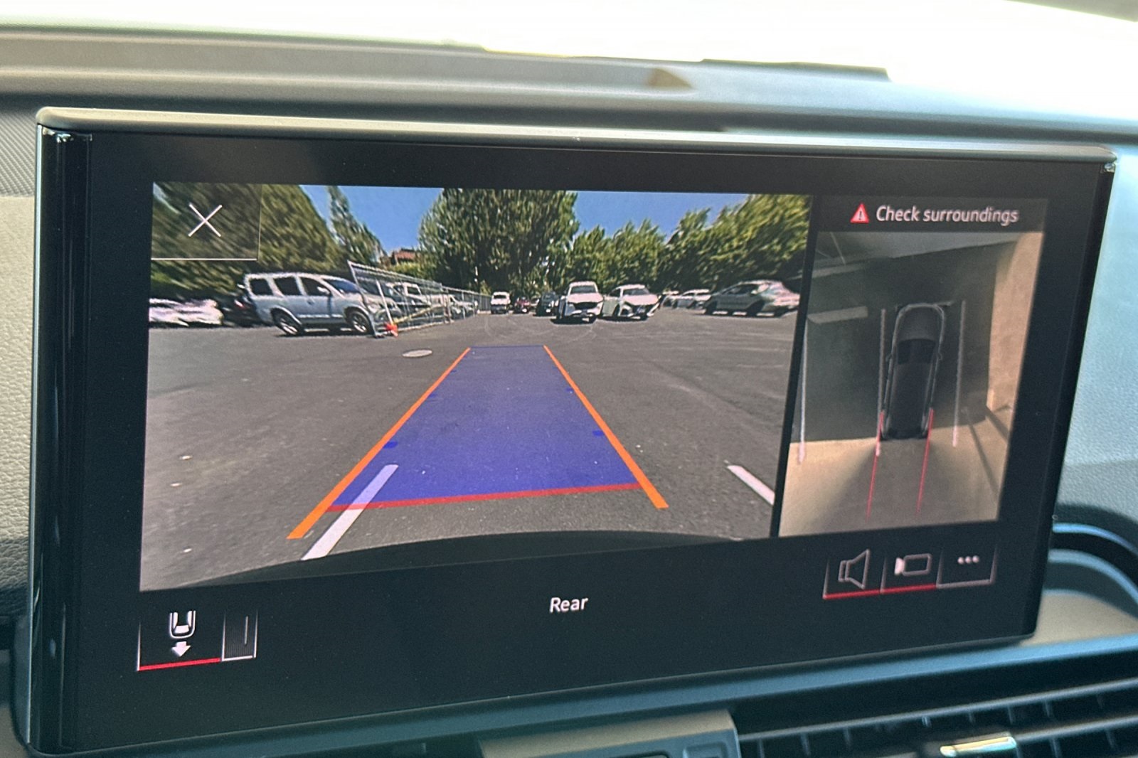 Vehicle image 22 of 35