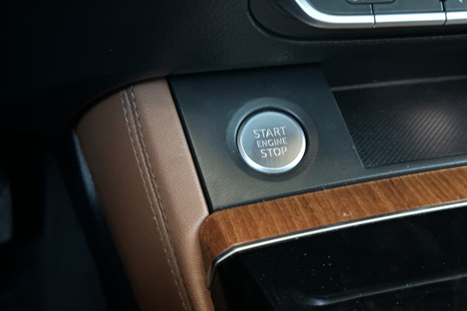 Vehicle image 25 of 35