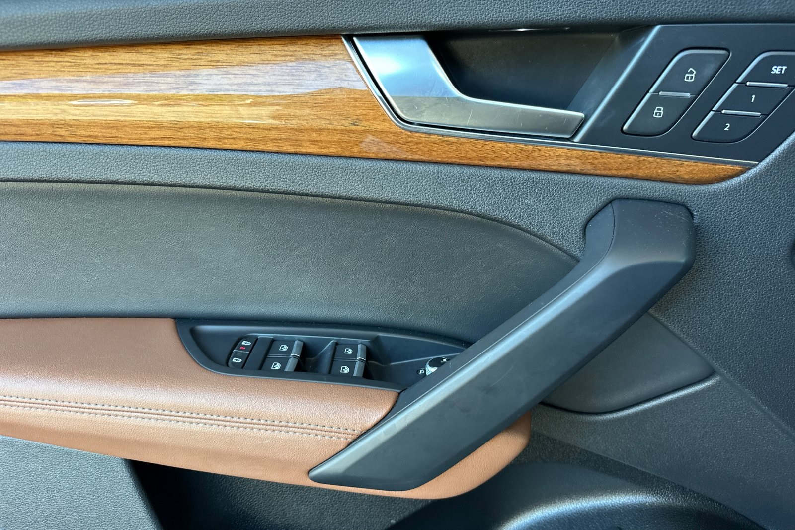 Vehicle image 11 of 35