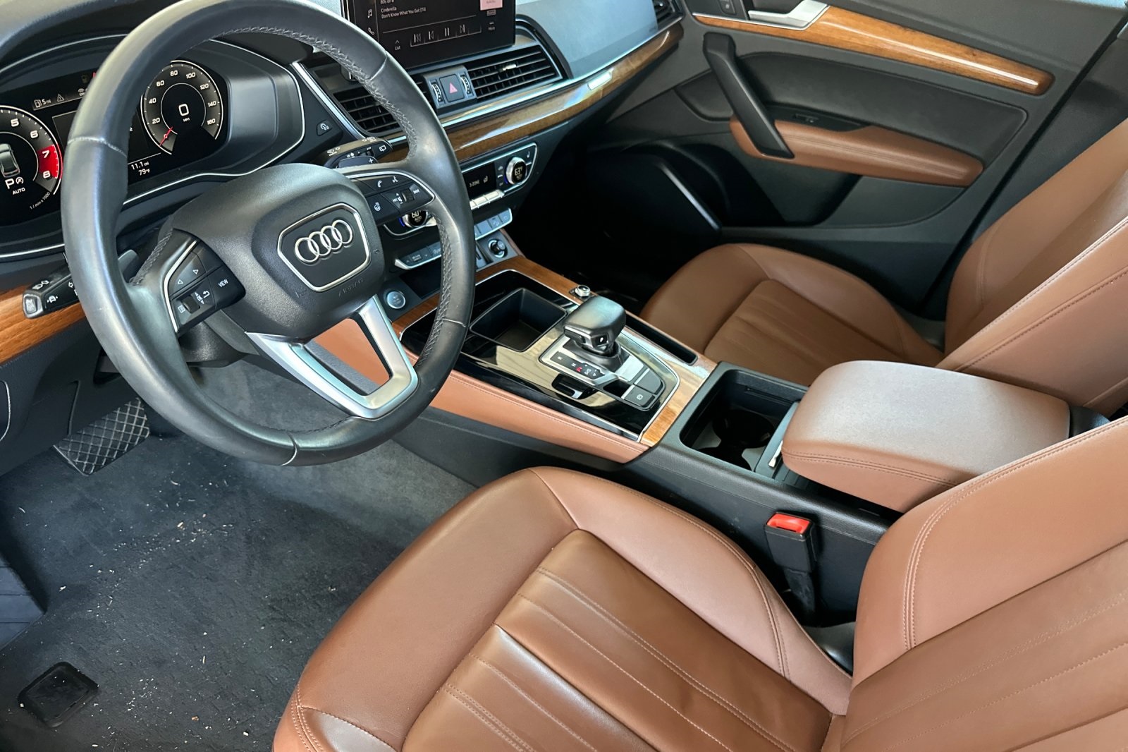 Vehicle image 10 of 35