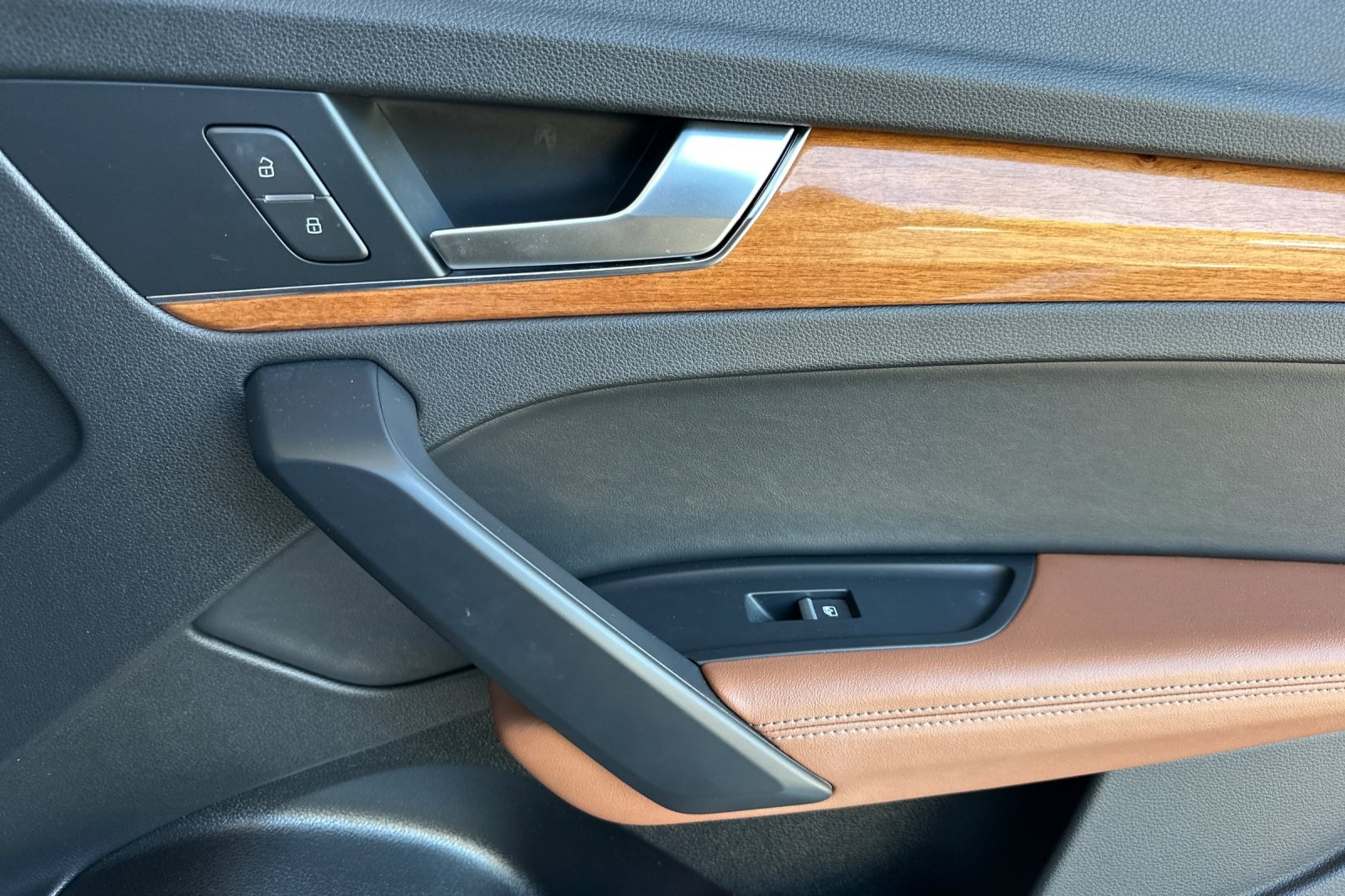 Vehicle image 20 of 35