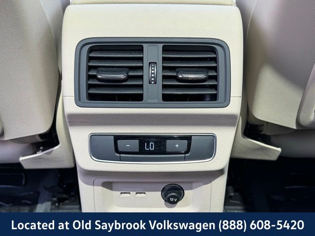 Vehicle image 33 of 43
