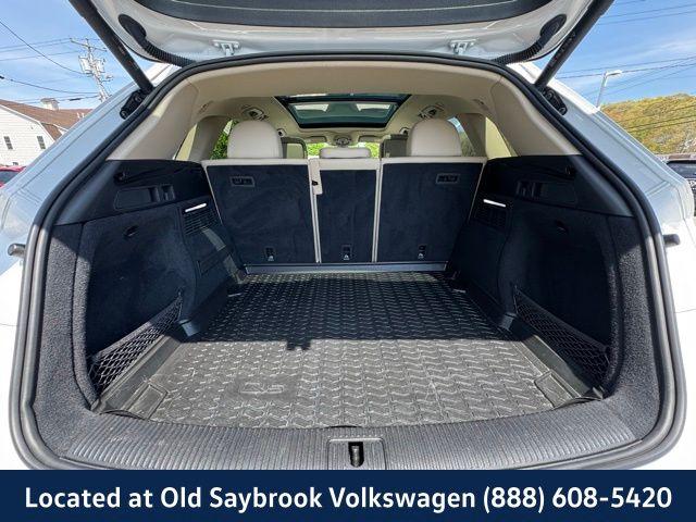 Vehicle image 10 of 43