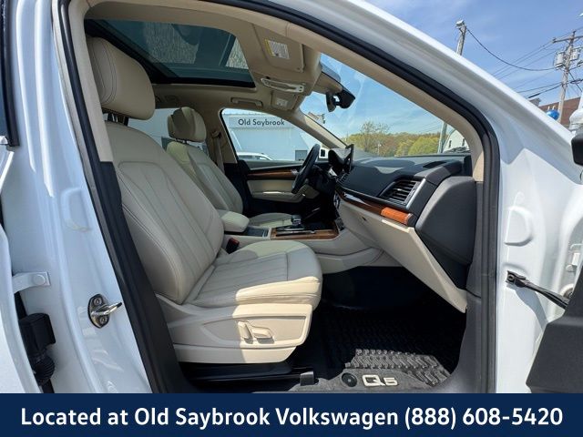 Vehicle image 37 of 43