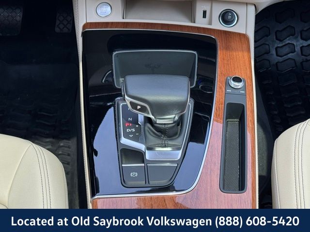 Vehicle image 25 of 43