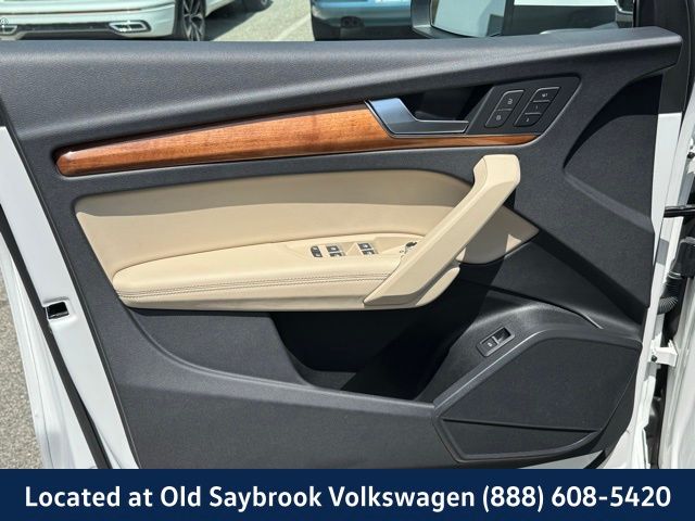 Vehicle image 28 of 43