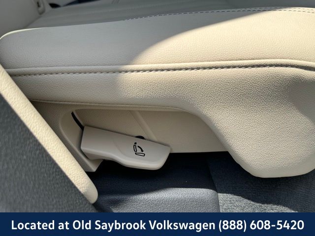 Vehicle image 20 of 43