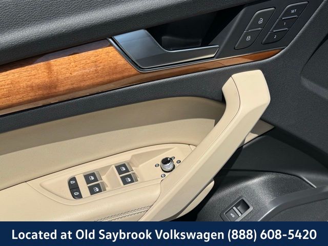 Vehicle image 17 of 43