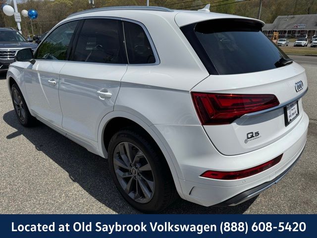 Vehicle image 8 of 43