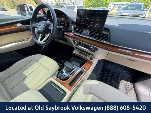 Vehicle image 29 of 43