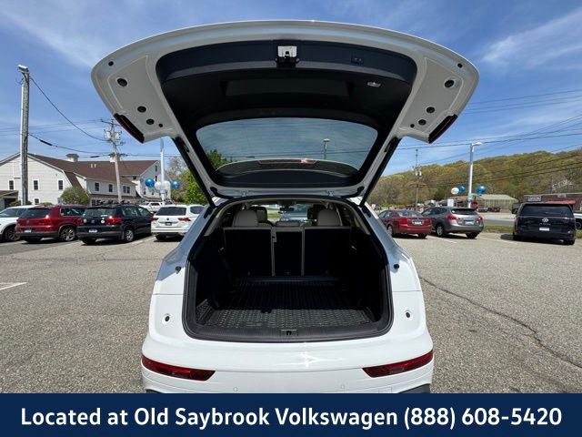 Vehicle image 34 of 43