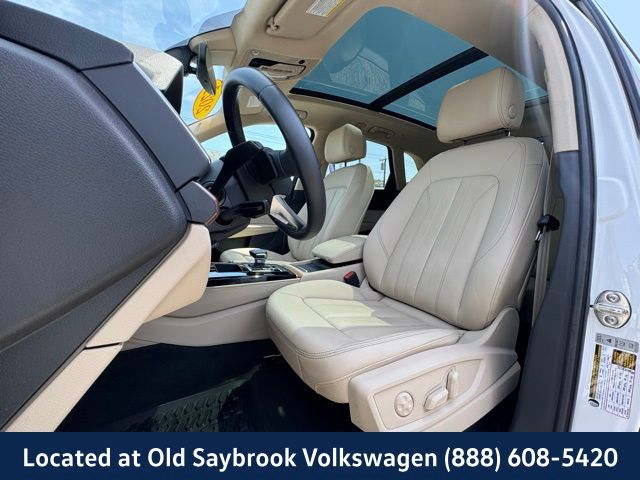 Vehicle image 41 of 43