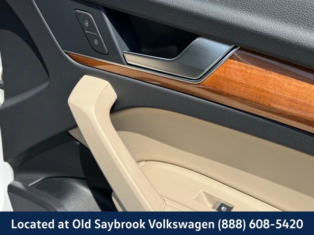 Vehicle image 19 of 43