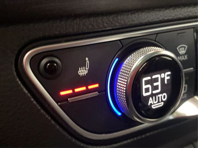 Vehicle image 41 of 43