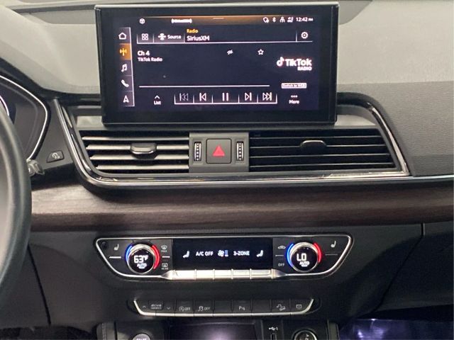 Vehicle image 26 of 43
