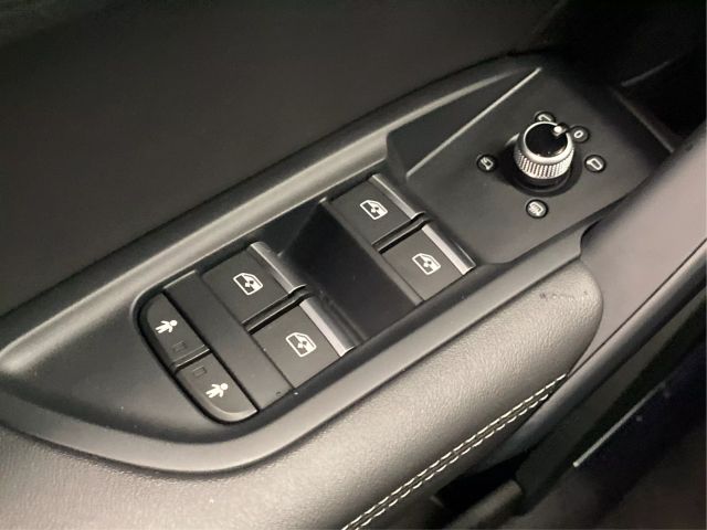 Vehicle image 40 of 43