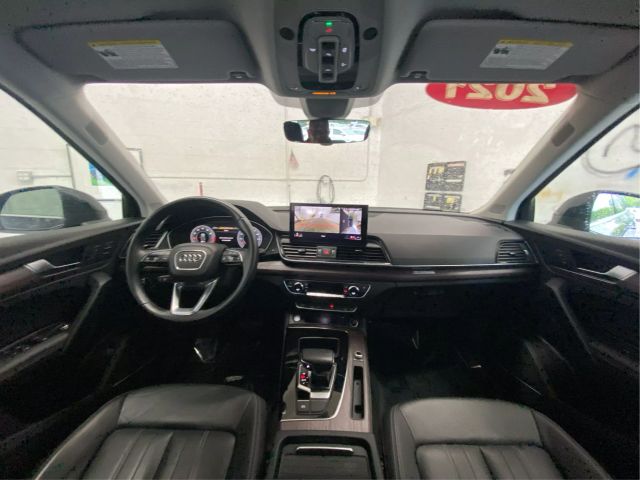 Vehicle image 33 of 43