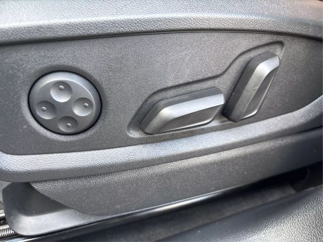 Vehicle image 28 of 35