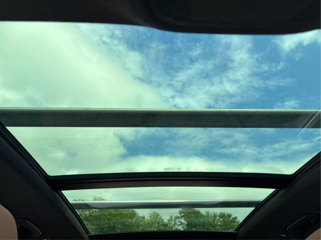 Vehicle image 12 of 35