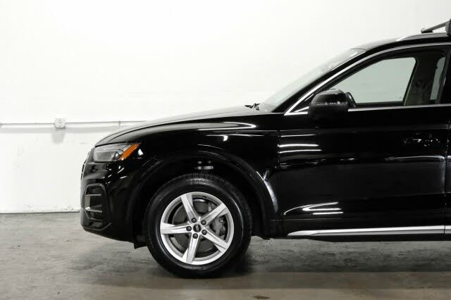 Vehicle image 10 of 57