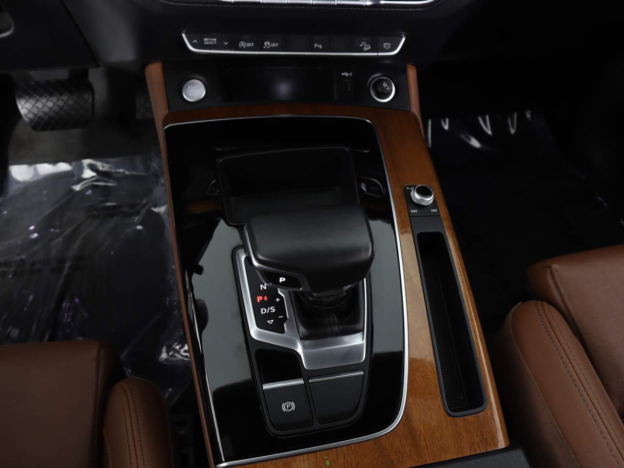 Vehicle image 17 of 18