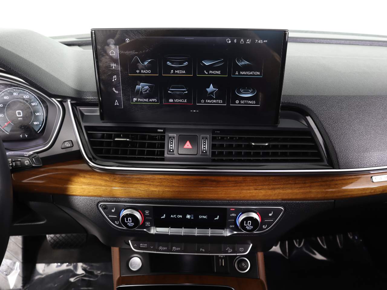 Vehicle image 16 of 18