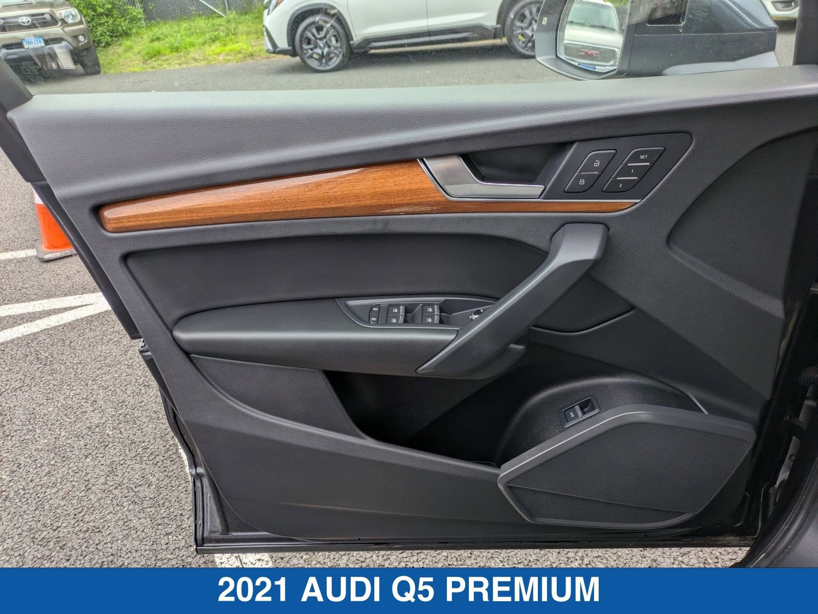 Vehicle image 27 of 38