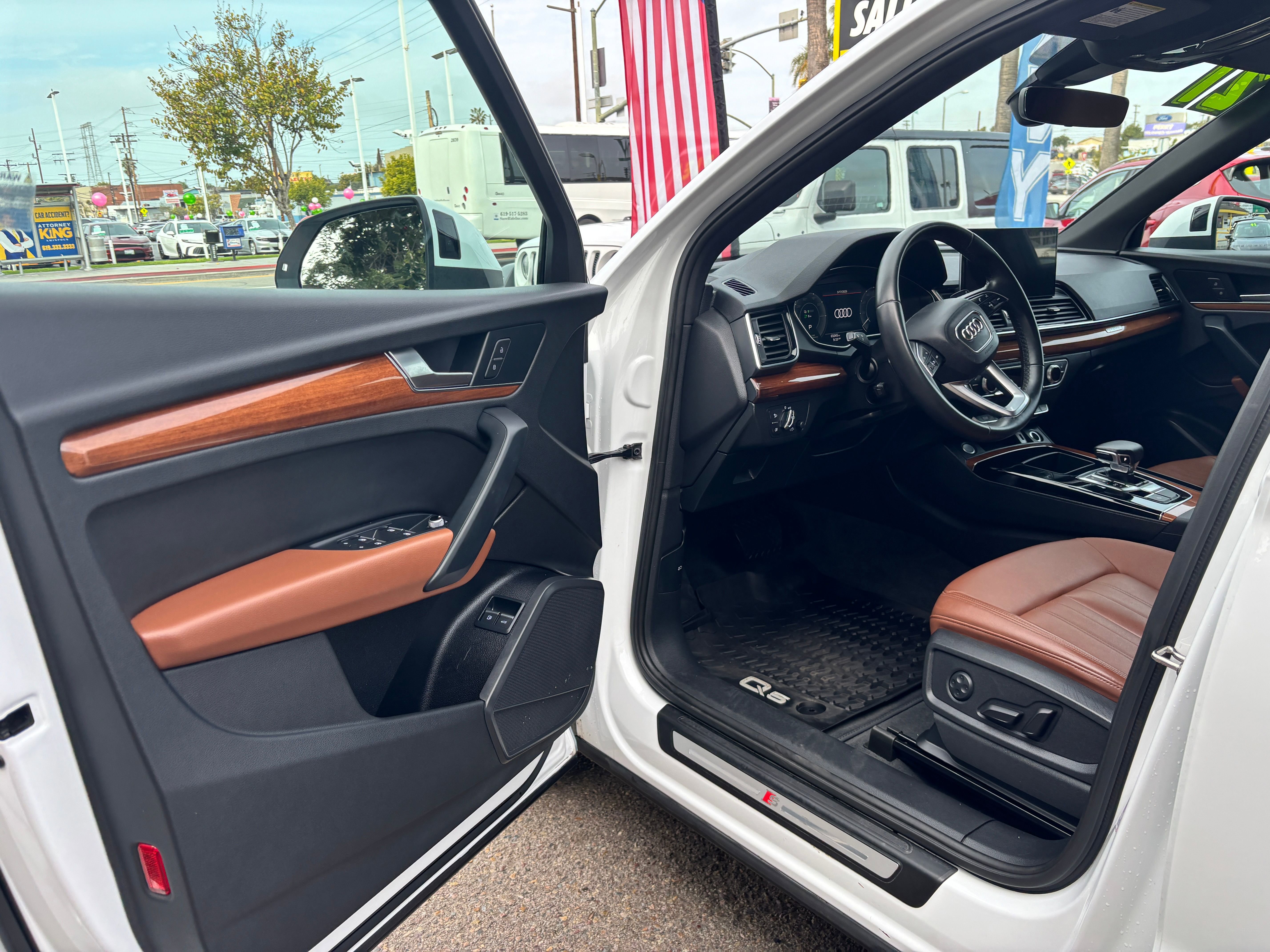 Vehicle image 14 of 29