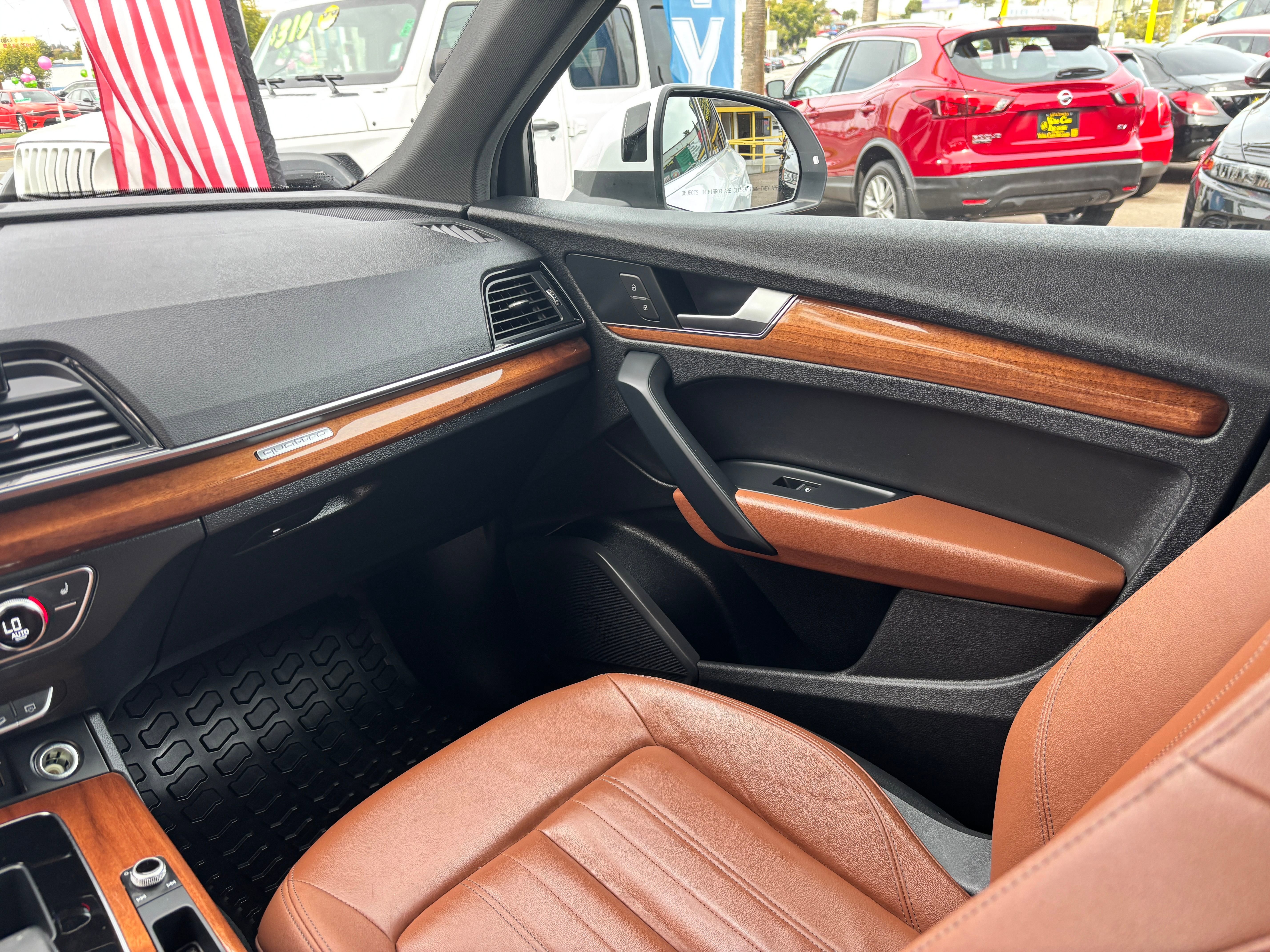 Vehicle image 25 of 29