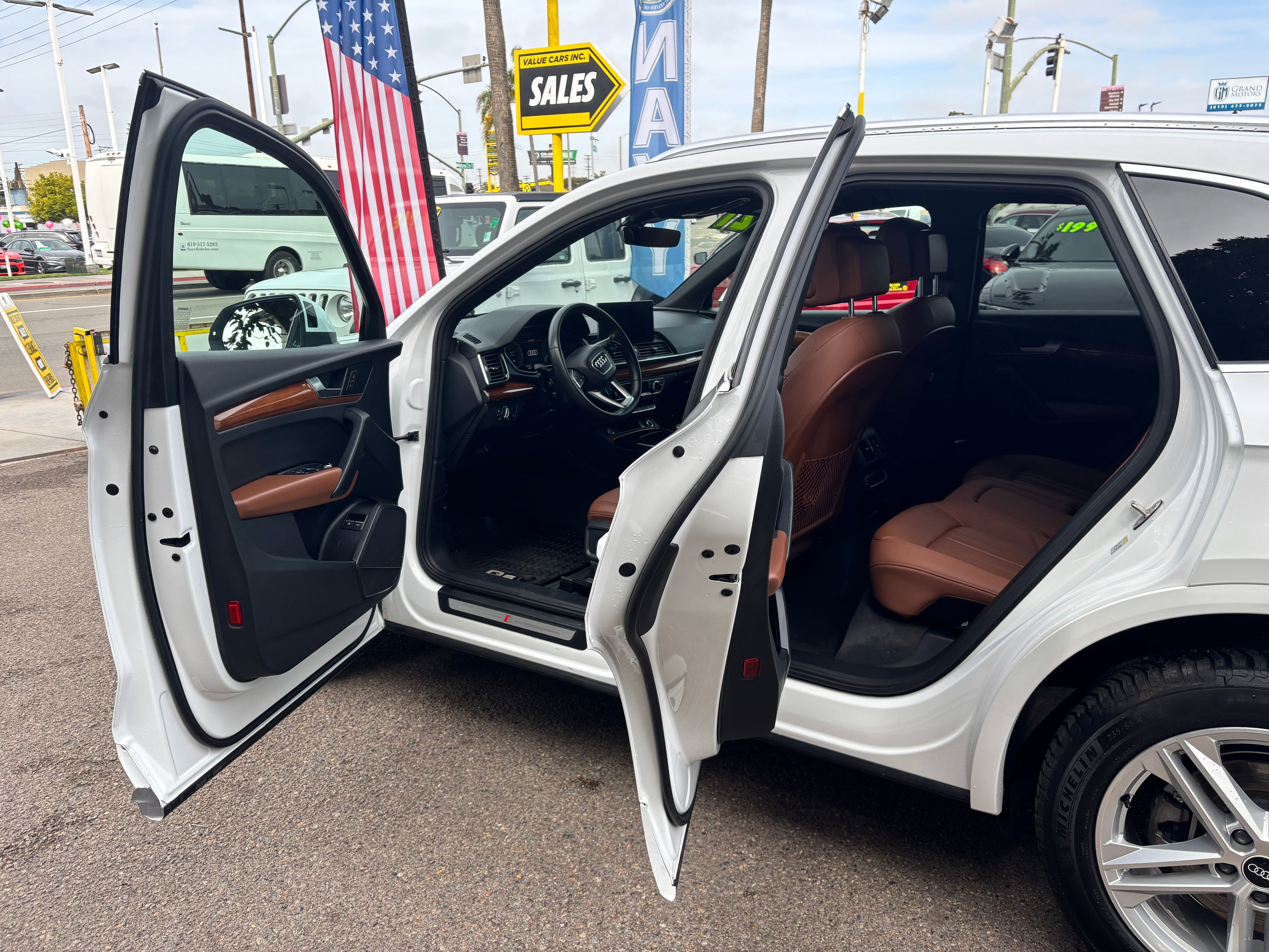 Vehicle image 13 of 29