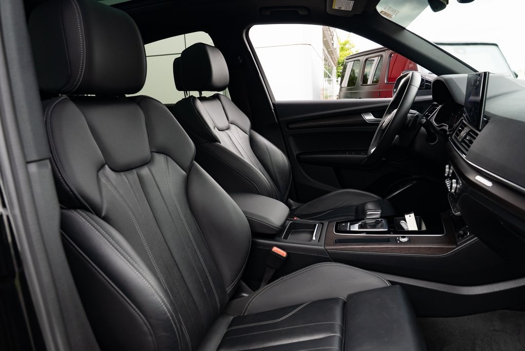 Vehicle image 12 of 28