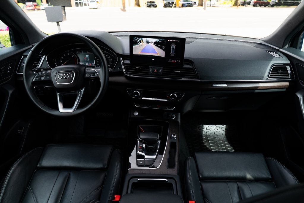 Vehicle image 16 of 28