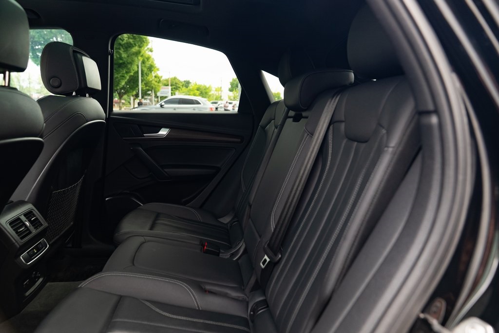 Vehicle image 11 of 28
