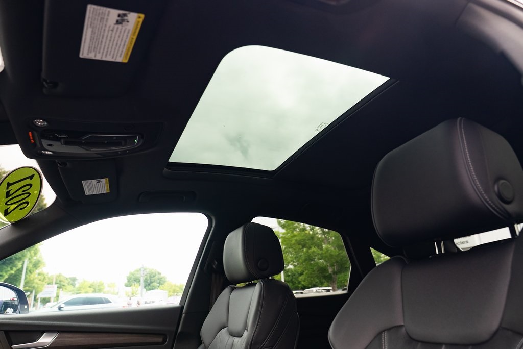 Vehicle image 15 of 28