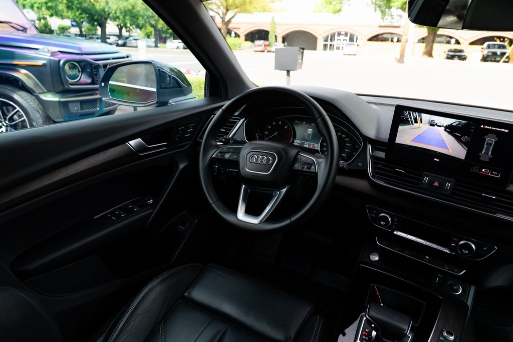 Vehicle image 17 of 28