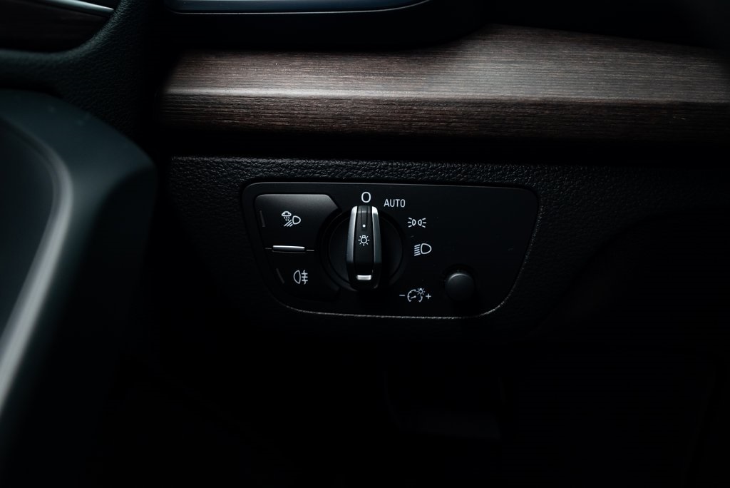Vehicle image 27 of 28