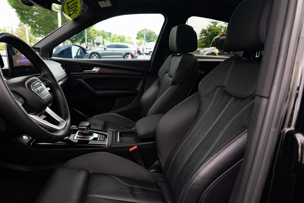 Vehicle image 13 of 28