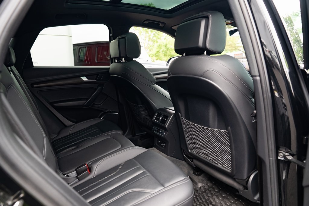 Vehicle image 9 of 28