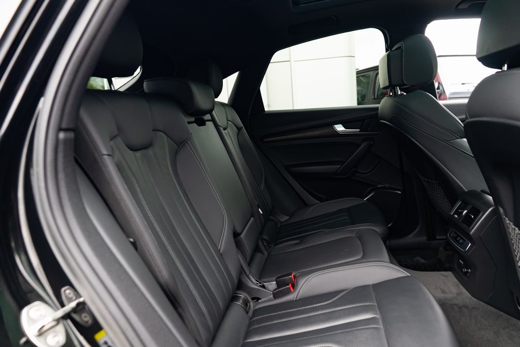 Vehicle image 10 of 28