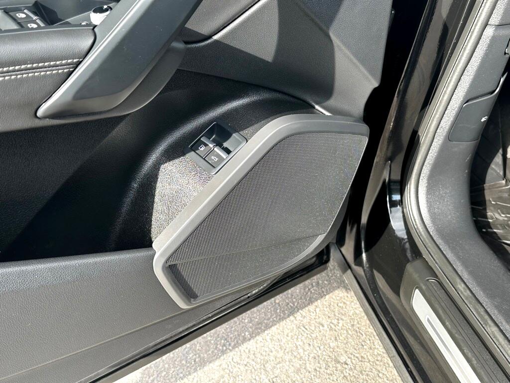 Vehicle image 14 of 39