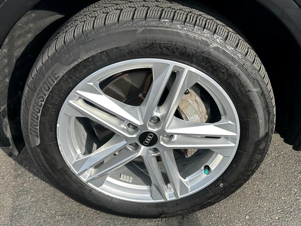 Vehicle image 10 of 39