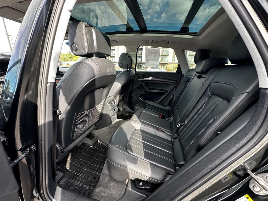Vehicle image 19 of 39