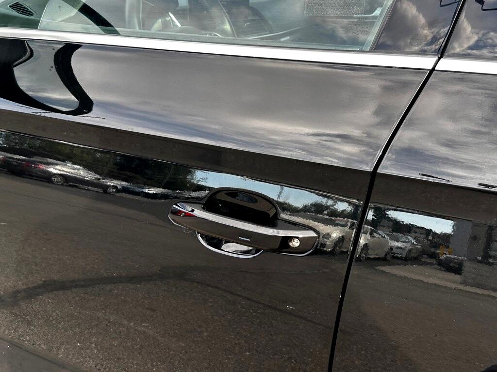 Vehicle image 11 of 39