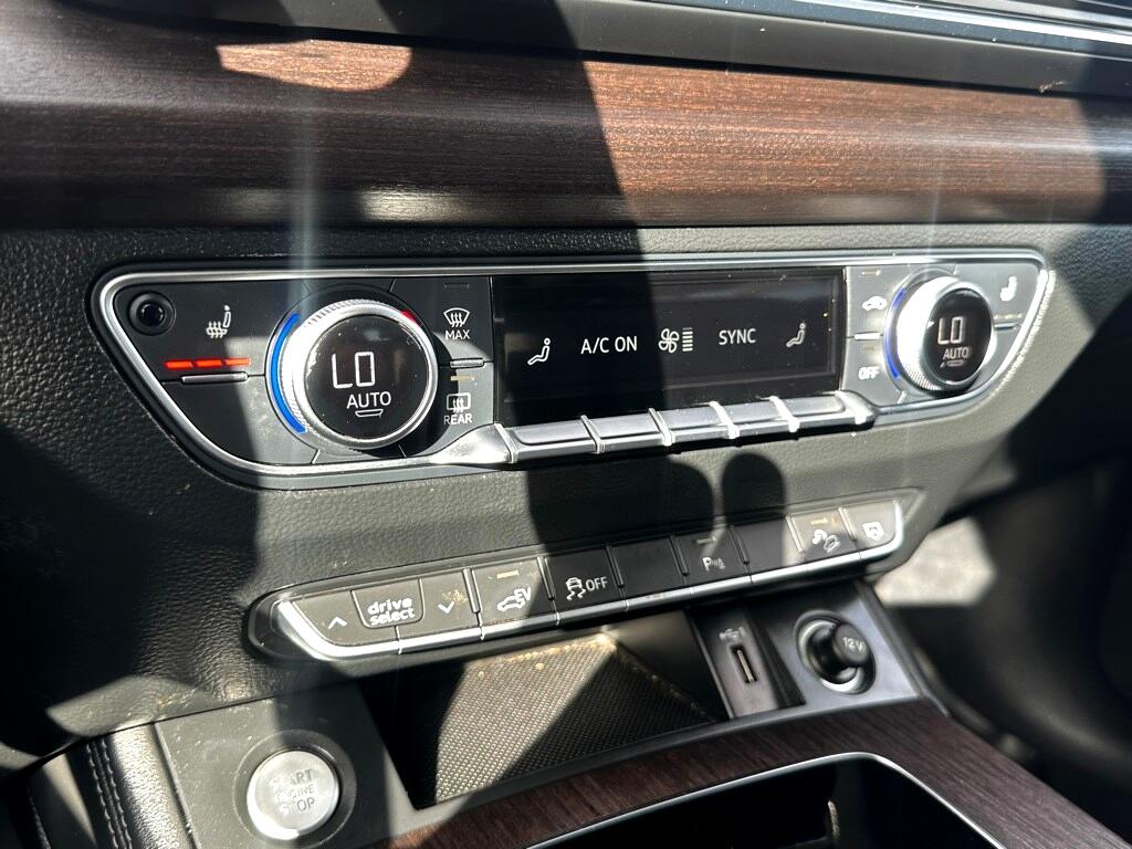 Vehicle image 33 of 39