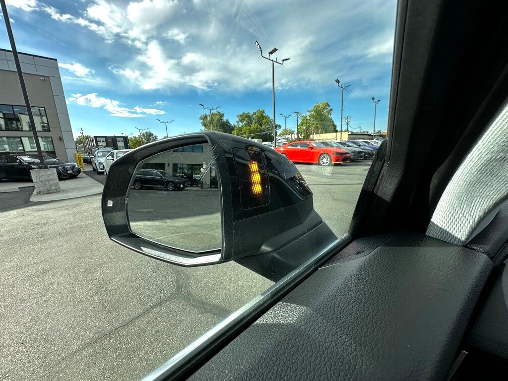 Vehicle image 26 of 39