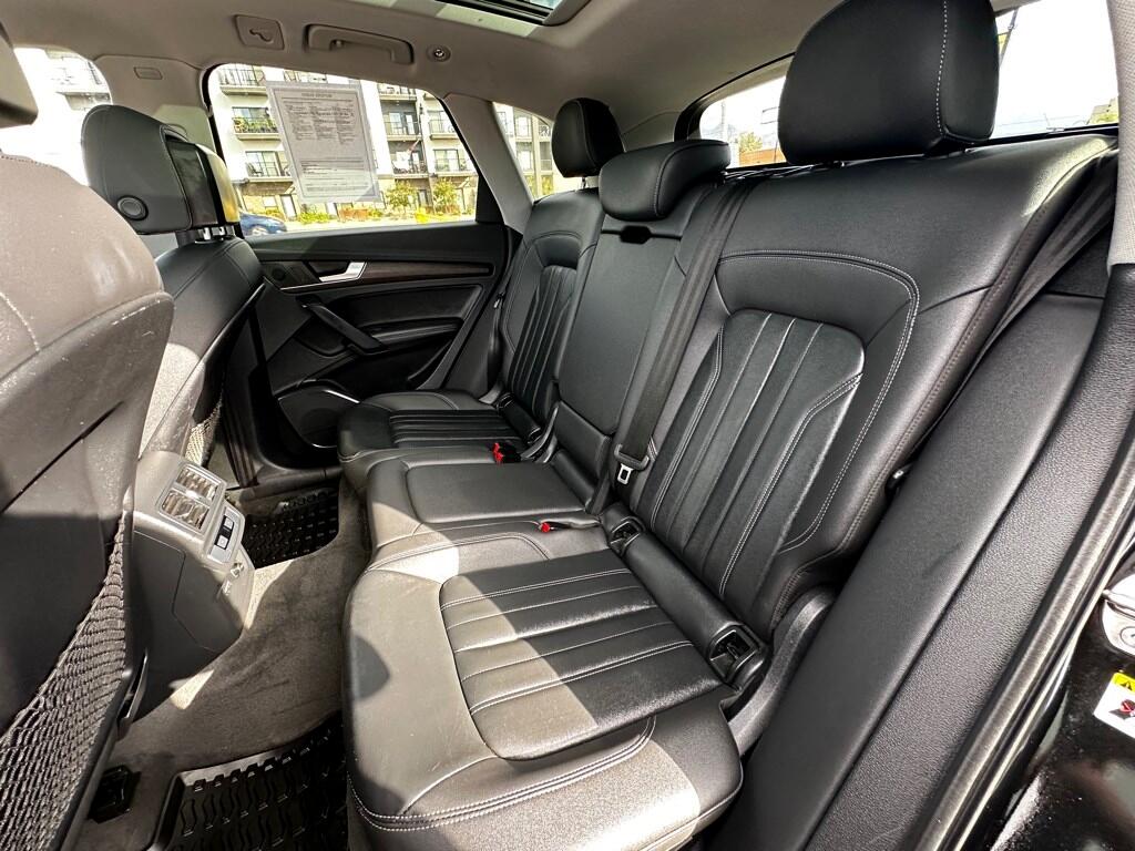 Vehicle image 21 of 39