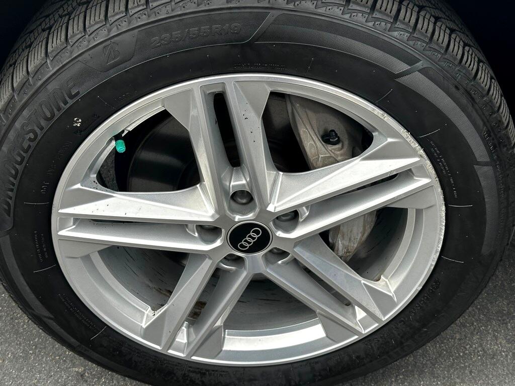 Vehicle image 37 of 39